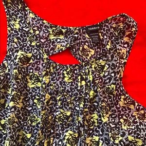 Torrid flower tank